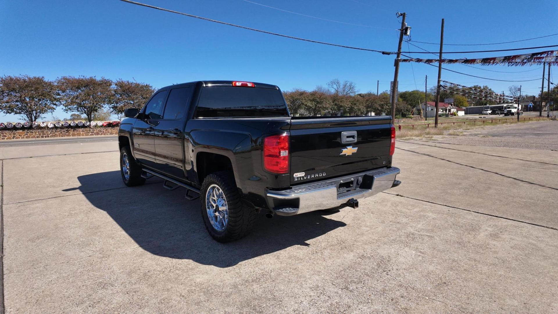 2018 Black Chevrolet Silverado1500 (3GCPCREC5JG) with an 5.3L V8 OHV 16V engine, located at 605 West Oak Street, West, TX, 76691, (254) 826-5852, 31.803501, -97.098549 - Photo#3