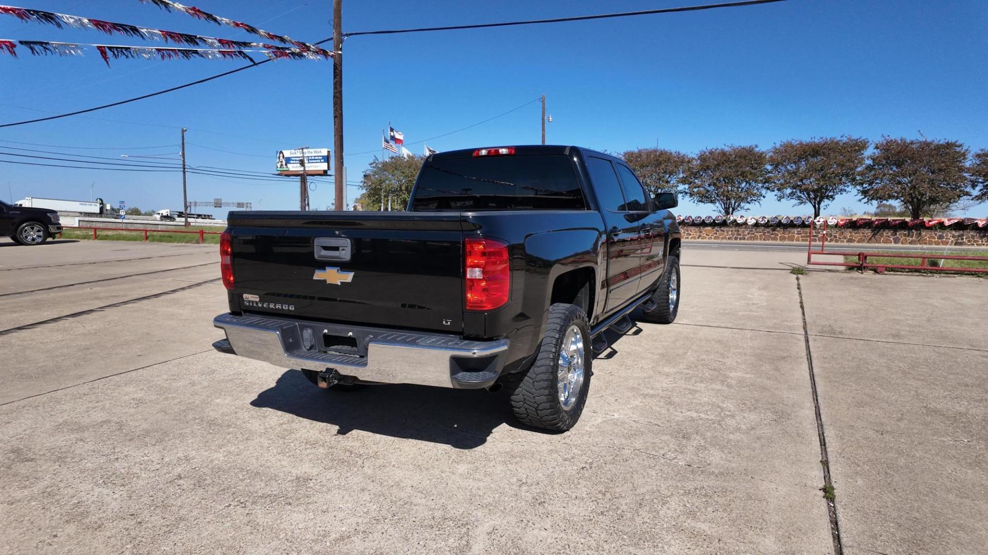 2018 Black Chevrolet Silverado1500 (3GCPCREC5JG) with an 5.3L V8 OHV 16V engine, located at 605 West Oak Street, West, TX, 76691, (254) 826-5852, 31.803501, -97.098549 - Photo#4