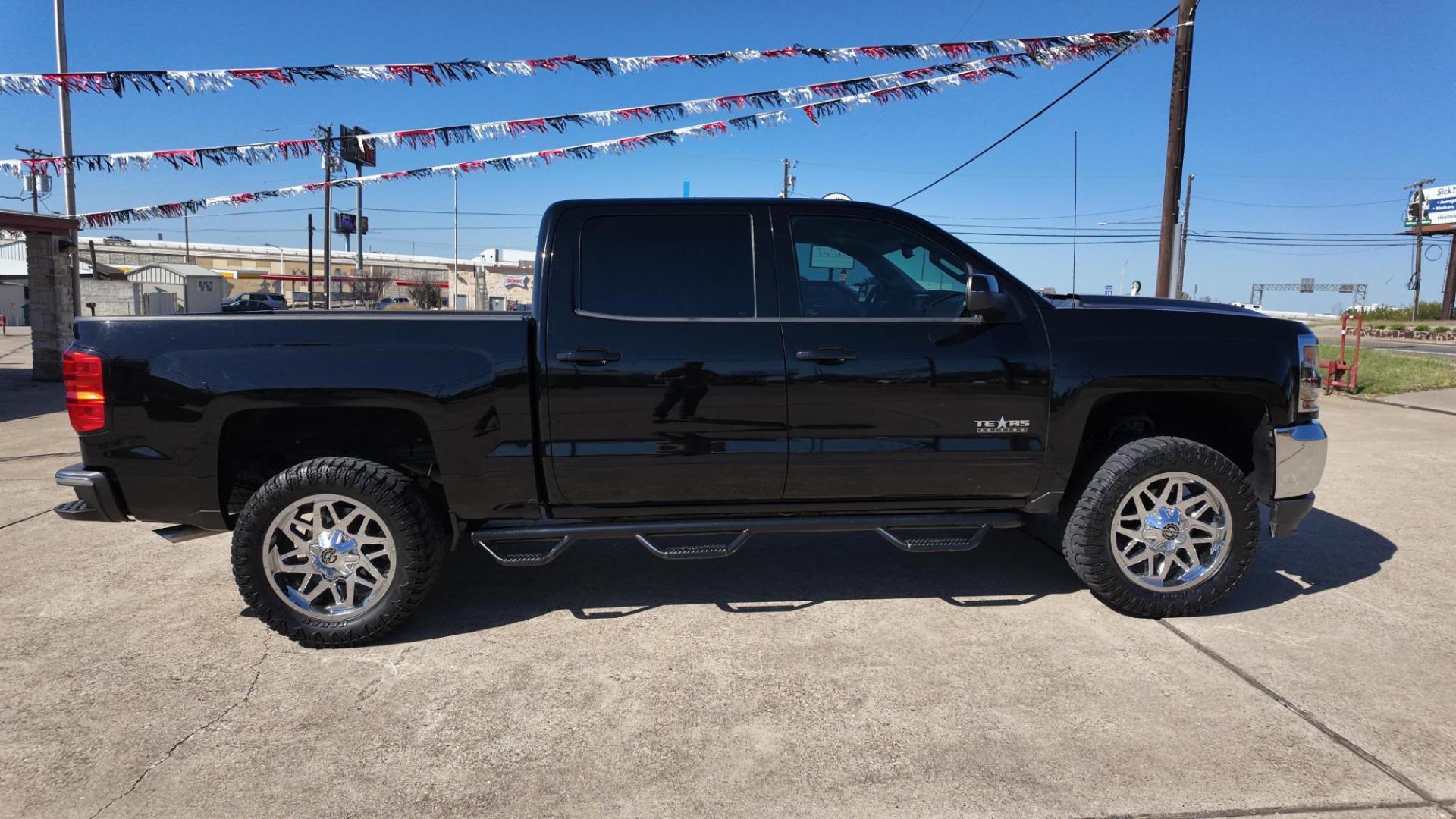 2018 Black Chevrolet Silverado1500 (3GCPCREC5JG) with an 5.3L V8 OHV 16V engine, located at 605 West Oak Street, West, TX, 76691, (254) 826-5852, 31.803501, -97.098549 - Photo#5