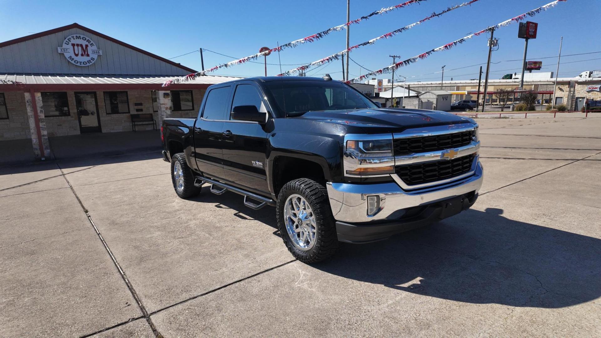 2018 Black Chevrolet Silverado1500 (3GCPCREC5JG) with an 5.3L V8 OHV 16V engine, located at 605 West Oak Street, West, TX, 76691, (254) 826-5852, 31.803501, -97.098549 - Photo#6