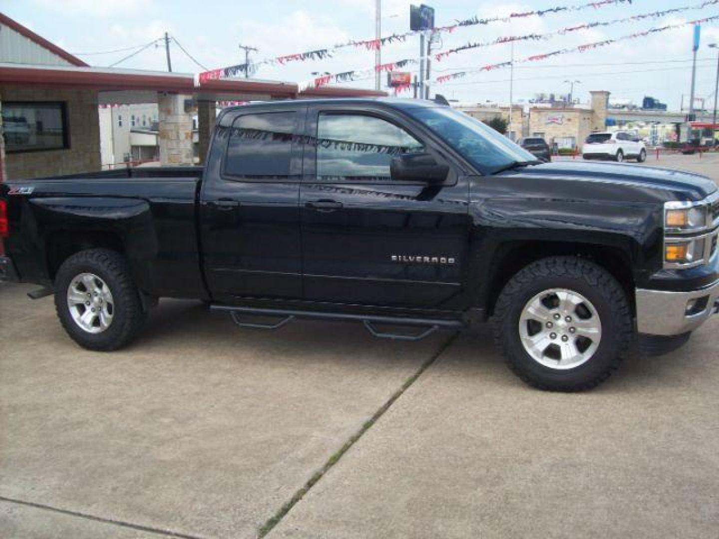 2015 Black /Dark Ash Seats w/Jet Black Interior Accents, cloth Chevrolet Silverado 1500 LT Double Cab 4WD (1GCVKREC6FZ) with an 5.3L V8 OHV 16V engine, 6-Speed Automatic transmission, located at 605 West Oak Street, West, TX, 76691, (254) 826-5852, 31.803501, -97.098549 - Photo#1