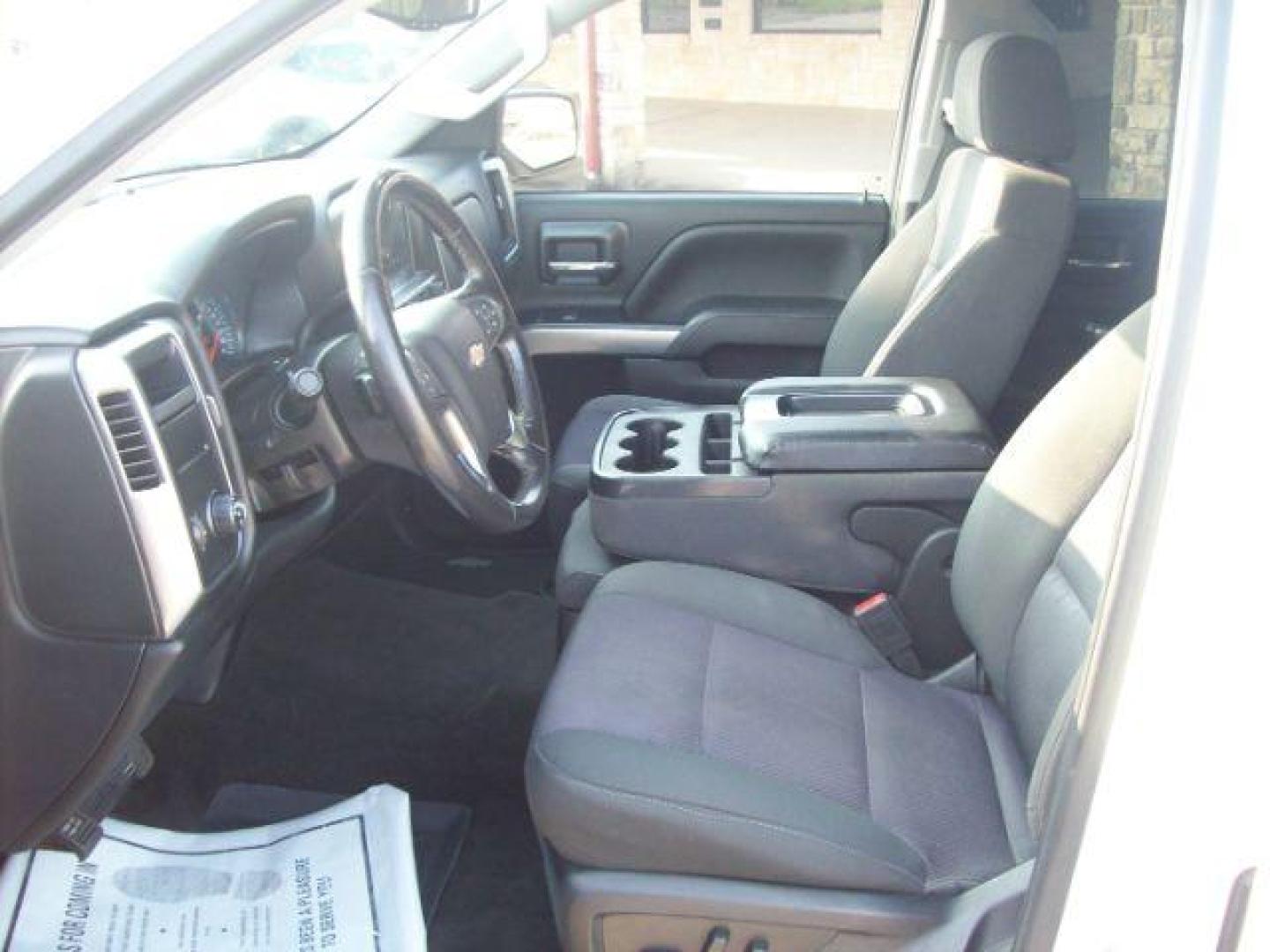 2018 White /Jet Black, cloth Chevrolet Silverado 1500 LT Crew Cab 2WD (3GCPCREC6JG) with an 5.3L V8 OHV 16V engine, 6-Speed Automatic transmission, located at 605 West Oak Street, West, TX, 76691, (254) 826-5852, 31.803501, -97.098549 - Photo#5