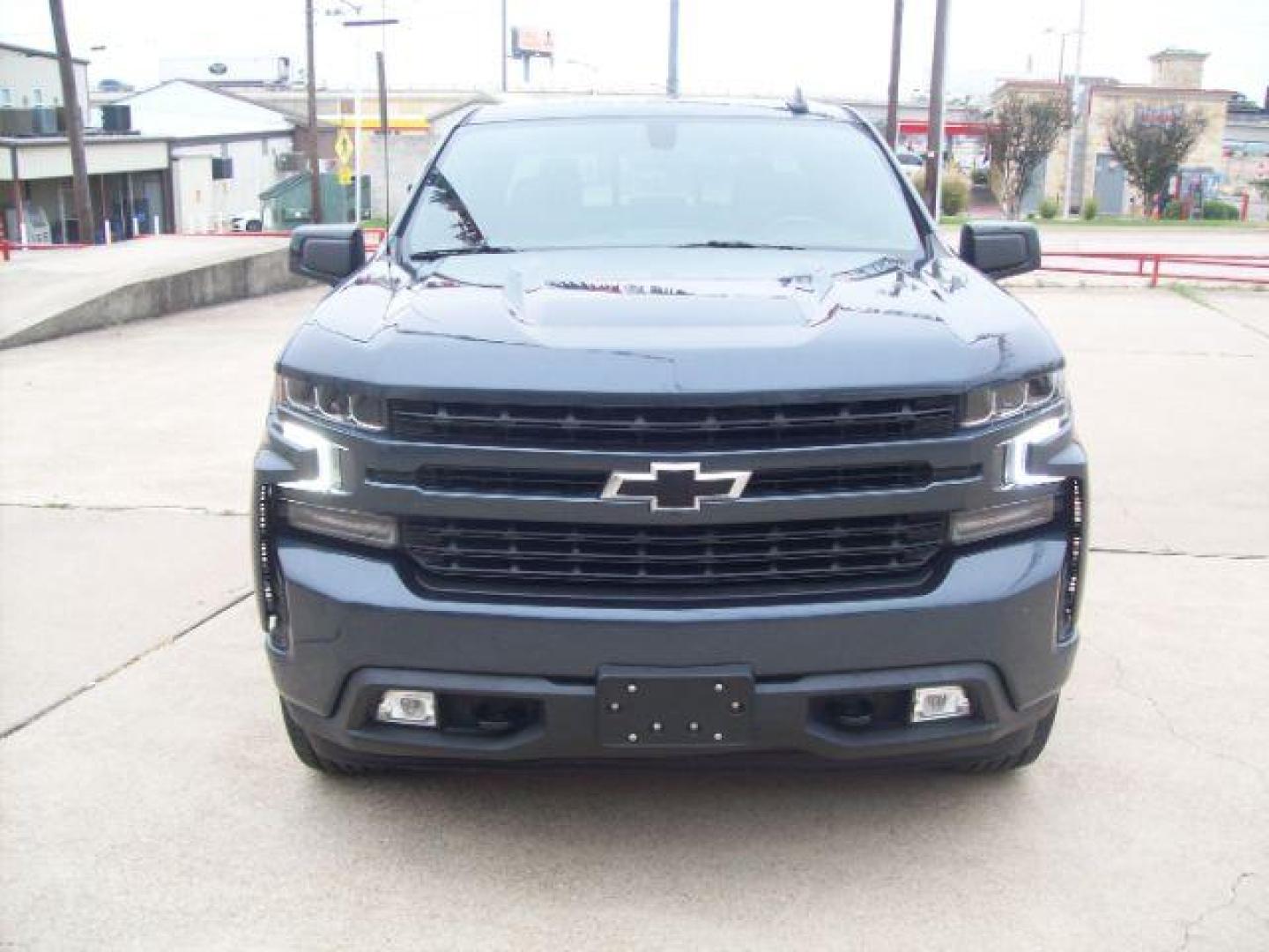 2021 Blue /Gideon/Very Dark Atmosphere, cloth Chevrolet Silverado 1500 RST Crew Cab 4WD (1GCUYEED2MZ) with an 5.3L V8 OHV 16V engine, 6-Speed Automatic transmission, located at 605 West Oak Street, West, TX, 76691, (254) 826-5852, 31.803501, -97.098549 - Photo#2