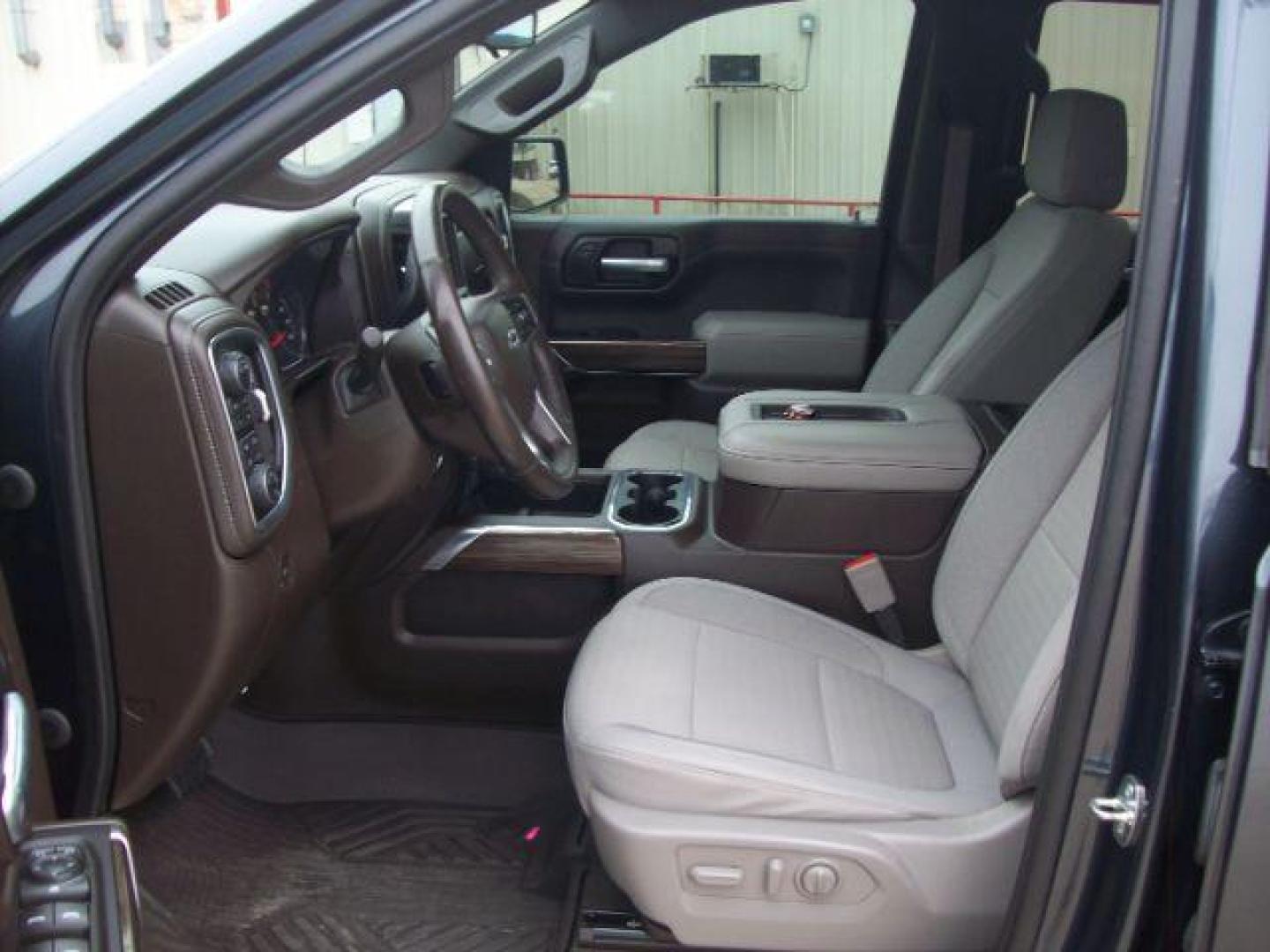 2021 Blue /Gideon/Very Dark Atmosphere, cloth Chevrolet Silverado 1500 RST Crew Cab 4WD (1GCUYEED2MZ) with an 5.3L V8 OHV 16V engine, 6-Speed Automatic transmission, located at 605 West Oak Street, West, TX, 76691, (254) 826-5852, 31.803501, -97.098549 - Photo#5