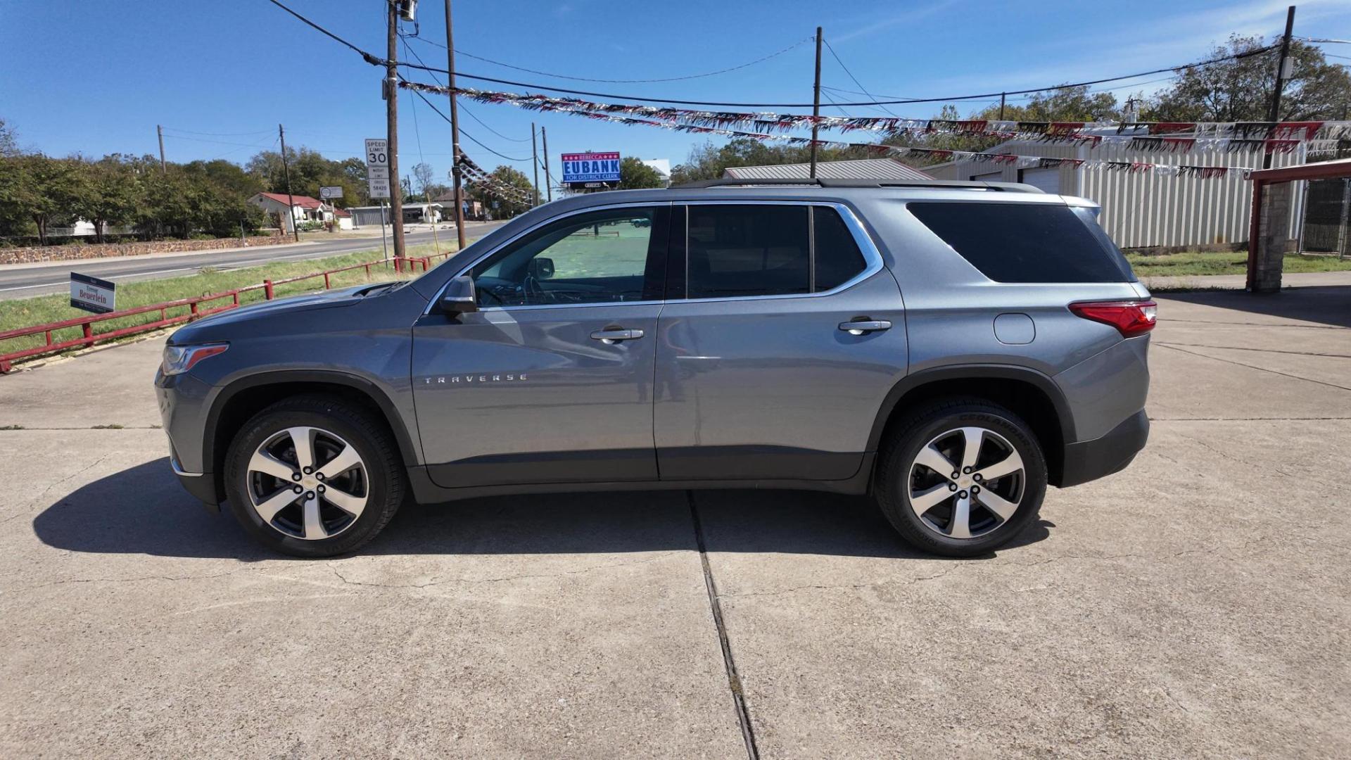 2021 /Dark Atmosphere/Medium Ash Gray, leather Jet Black Chevrolet Traverse 74440 (1GNERHKW4MJ) with an 3.6L V6 DOHC 24V engine, 9-Speed Automatic transmission, located at 605 West Oak Street, West, TX, 76691, (254) 826-5852, 31.803501, -97.098549 - Photo#2