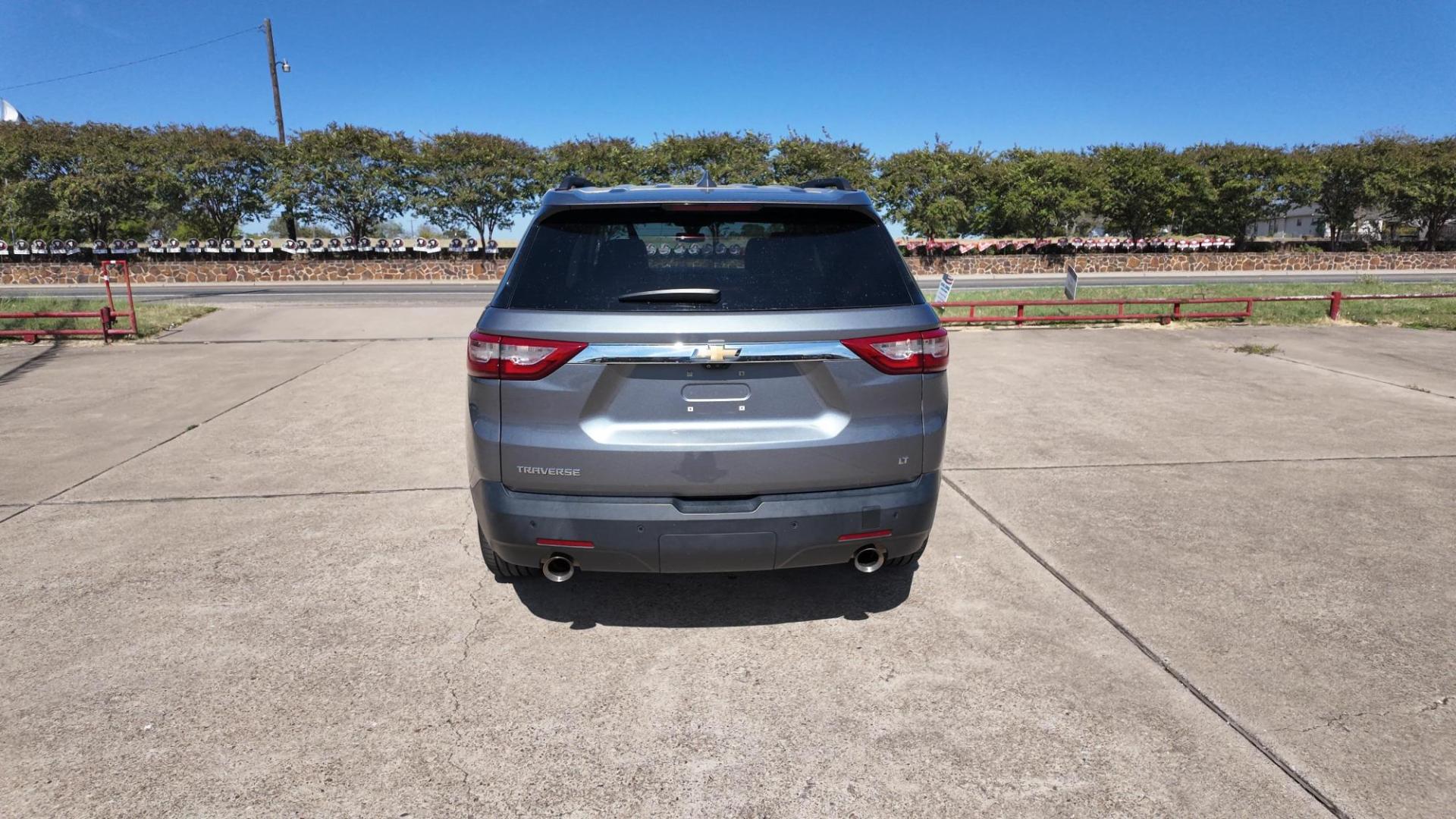 2021 /Dark Atmosphere/Medium Ash Gray, leather Jet Black Chevrolet Traverse 74440 (1GNERHKW4MJ) with an 3.6L V6 DOHC 24V engine, 9-Speed Automatic transmission, located at 605 West Oak Street, West, TX, 76691, (254) 826-5852, 31.803501, -97.098549 - Photo#3