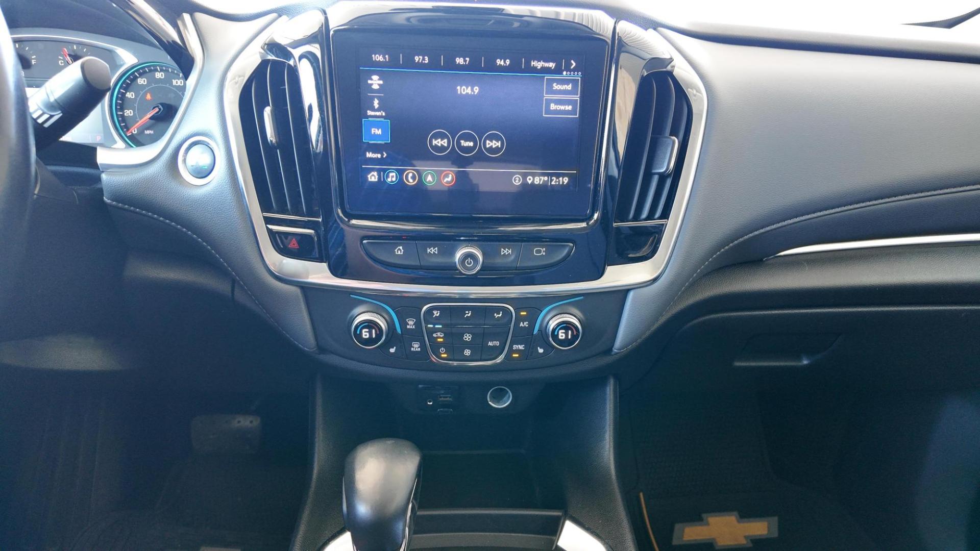 2021 /Dark Atmosphere/Medium Ash Gray, leather Jet Black Chevrolet Traverse 74440 (1GNERHKW4MJ) with an 3.6L V6 DOHC 24V engine, 9-Speed Automatic transmission, located at 605 West Oak Street, West, TX, 76691, (254) 826-5852, 31.803501, -97.098549 - Photo#7
