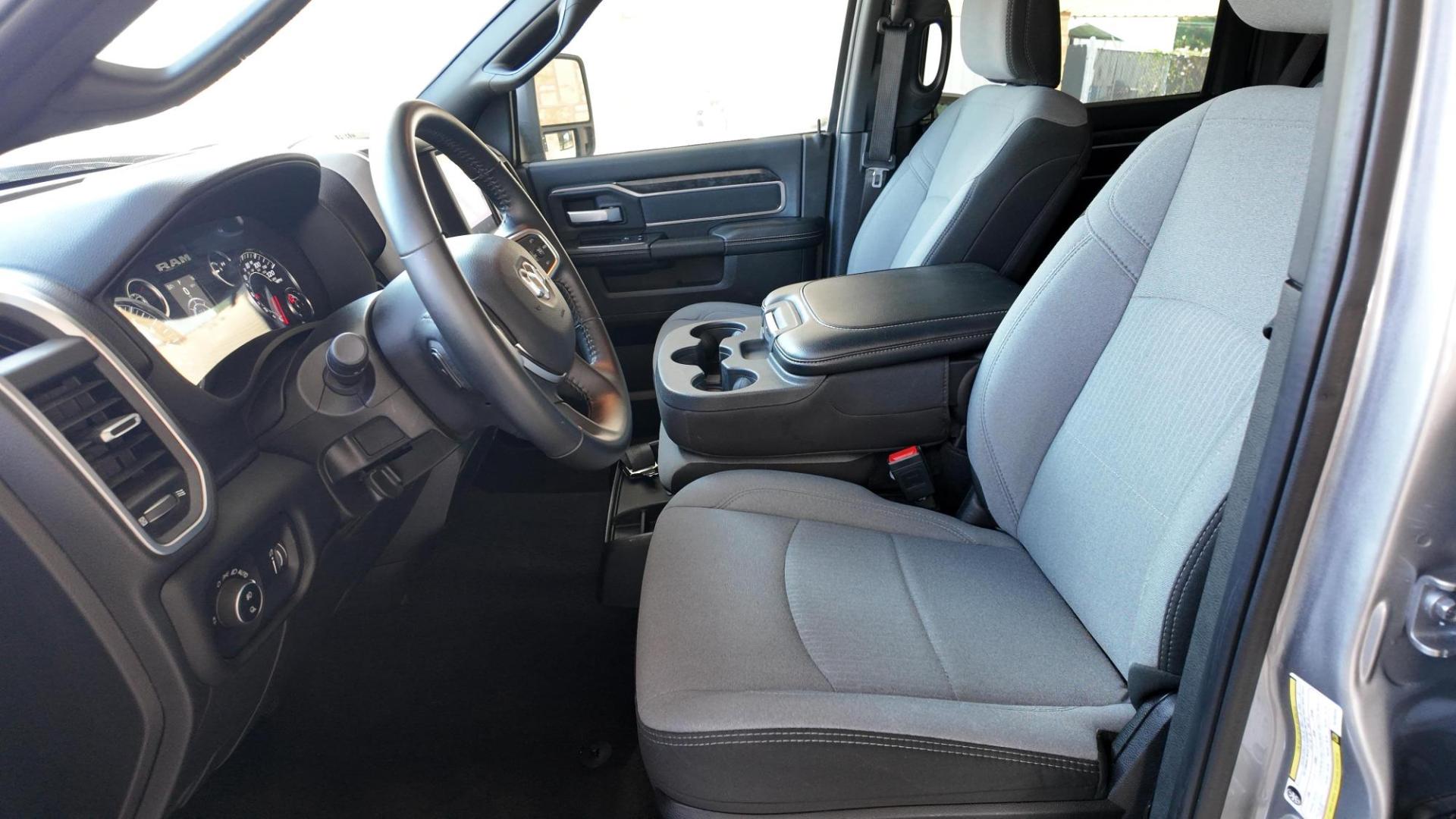 2024 /Black/Diesel Gray Black RAM 2500 84795 (3C6UR5DJ9RG) with an 6.4L V8 engine, 6-Speed Automatic transmission, located at 605 West Oak Street, West, TX, 76691, (254) 826-5852, 31.803501, -97.098549 - Photo#8