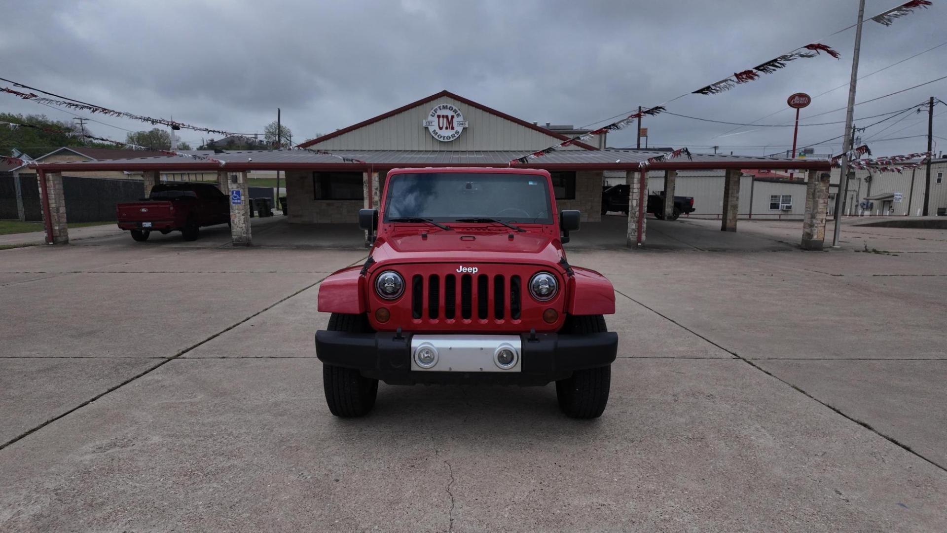 2013 /Black Cloth Interior Black Leather Interior Black/ Jeep Wran 45732 (1C4BJWEG6DL) with an 3.6L V6 DOHC 24V FFV engine, 5-Speed Automatic6-Speed Manual transmission, located at 605 West Oak Street, West, TX, 76691, (254) 826-5852, 31.803501, -97.098549 - Photo#0