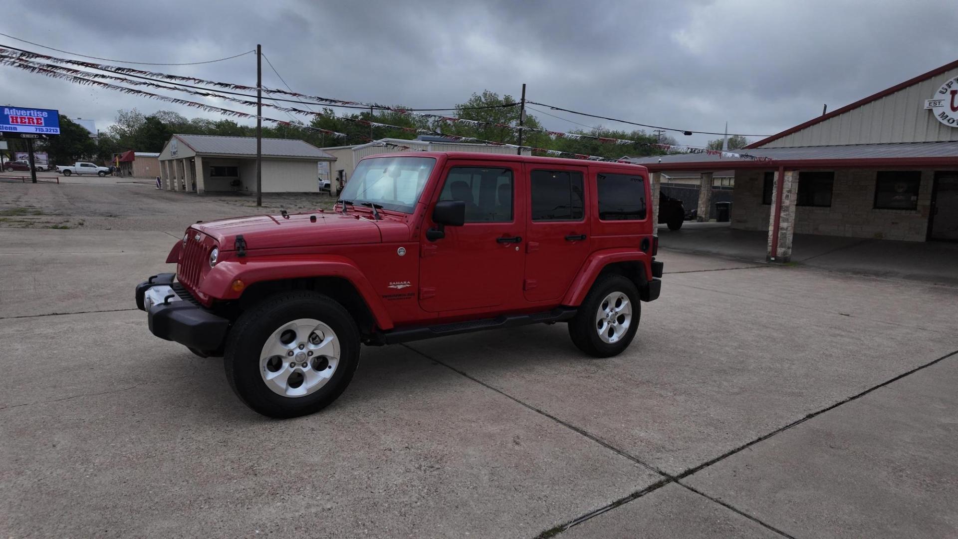 2013 /Black Cloth Interior Black Leather Interior Black/ Jeep Wran 45732 (1C4BJWEG6DL) with an 3.6L V6 DOHC 24V FFV engine, 5-Speed Automatic6-Speed Manual transmission, located at 605 West Oak Street, West, TX, 76691, (254) 826-5852, 31.803501, -97.098549 - Photo#1