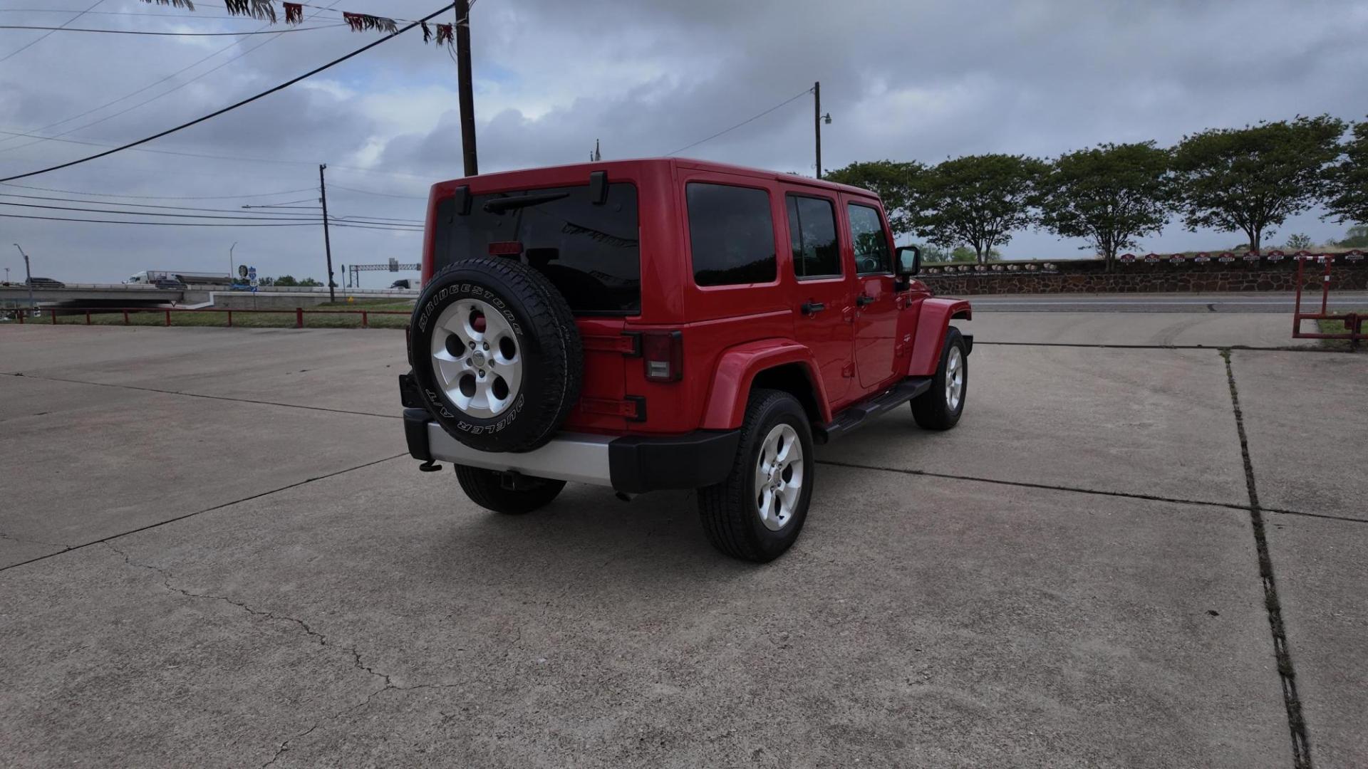 2013 /Black Cloth Interior Black Leather Interior Black/ Jeep Wran 45732 (1C4BJWEG6DL) with an 3.6L V6 DOHC 24V FFV engine, 5-Speed Automatic6-Speed Manual transmission, located at 605 West Oak Street, West, TX, 76691, (254) 826-5852, 31.803501, -97.098549 - Photo#3