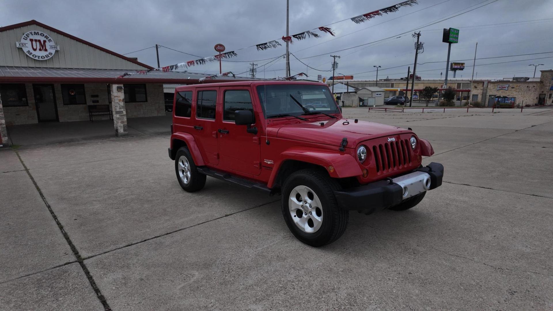 2013 /Black Cloth Interior Black Leather Interior Black/ Jeep Wran 45732 (1C4BJWEG6DL) with an 3.6L V6 DOHC 24V FFV engine, 5-Speed Automatic6-Speed Manual transmission, located at 605 West Oak Street, West, TX, 76691, (254) 826-5852, 31.803501, -97.098549 - Photo#4