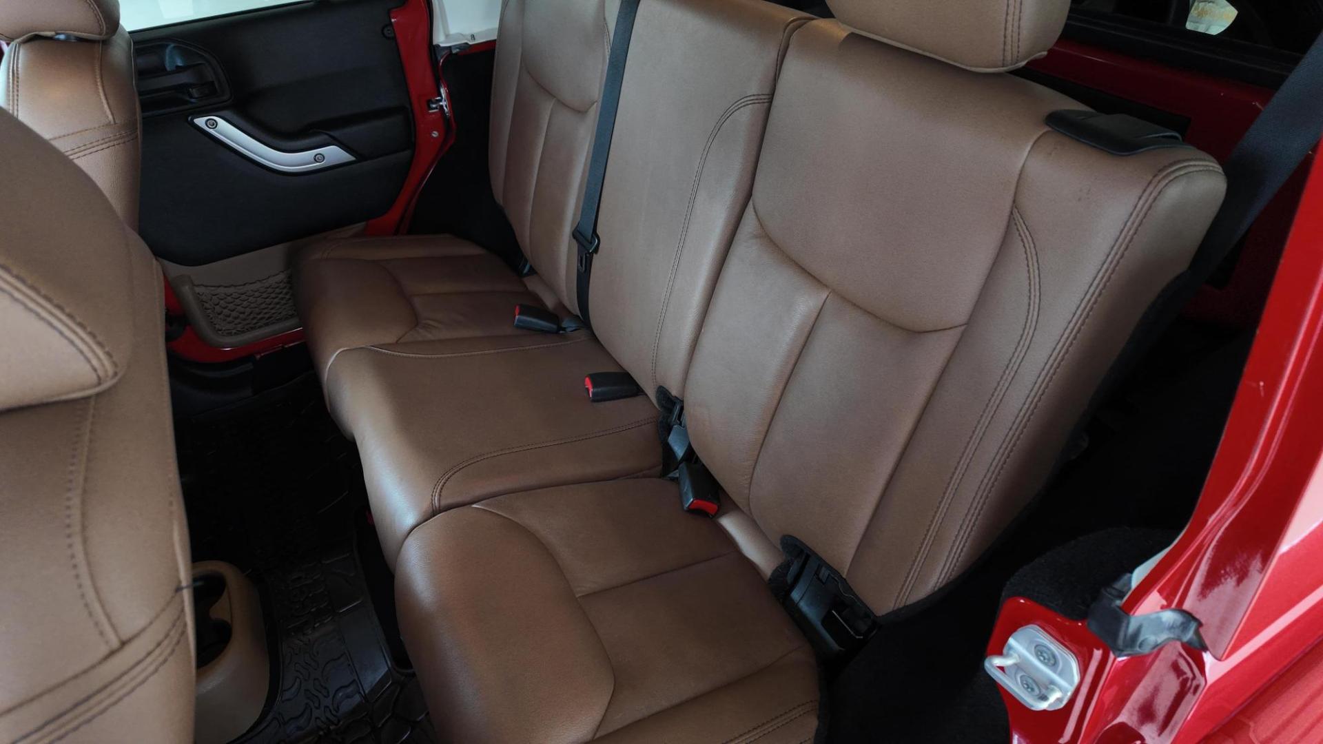 2013 /Black Cloth Interior Black Leather Interior Black/ Jeep Wran 45732 (1C4BJWEG6DL) with an 3.6L V6 DOHC 24V FFV engine, 5-Speed Automatic6-Speed Manual transmission, located at 605 West Oak Street, West, TX, 76691, (254) 826-5852, 31.803501, -97.098549 - Photo#8