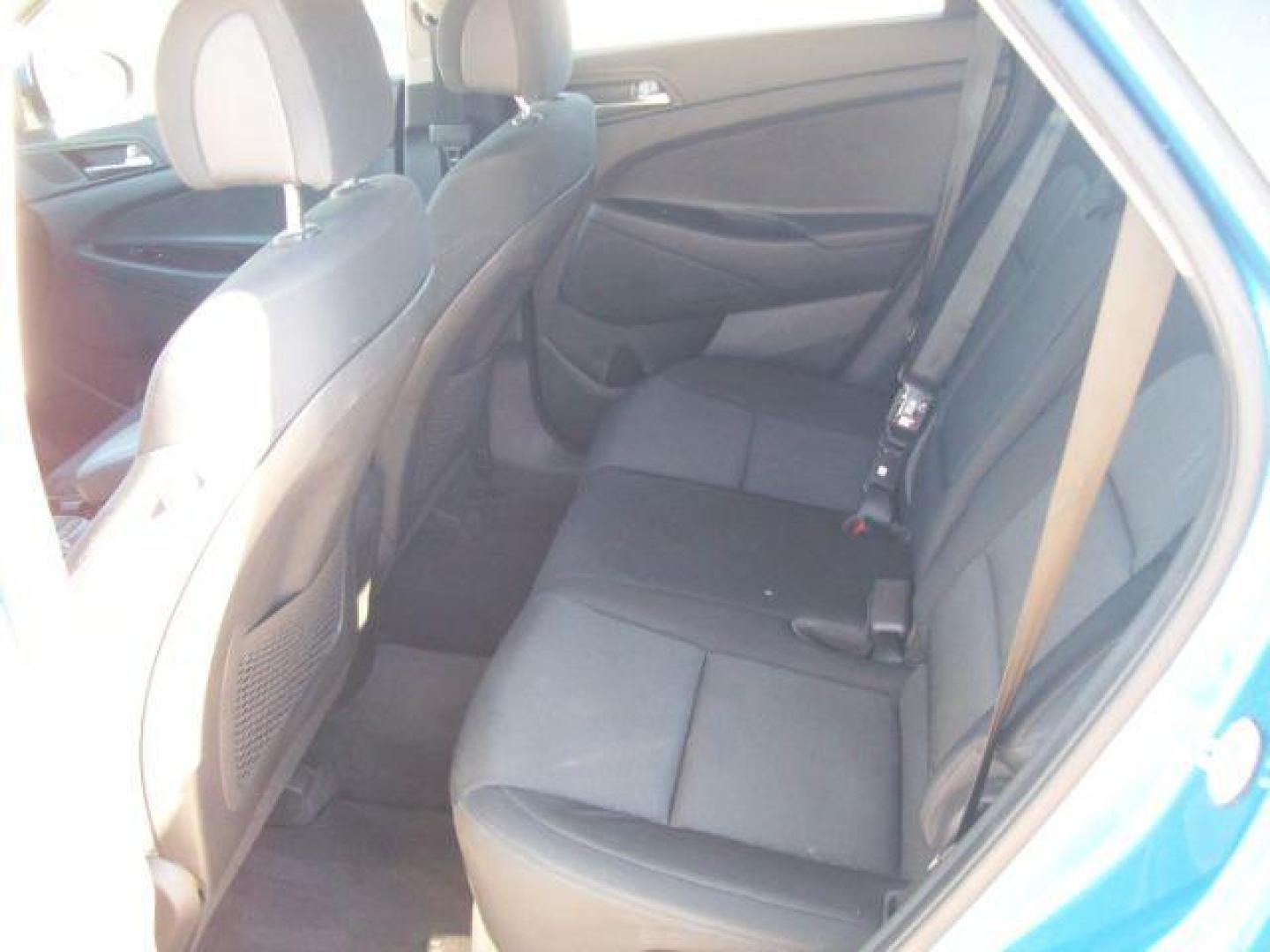 2017 Blue /Black, cloth Hyundai Tucson SE (KM8J23A43HU) with an 2.0L L4 DOHC 16V engine, 6-Speed Automatic transmission, located at 605 West Oak Street, West, TX, 76691, (254) 826-5852, 31.803501, -97.098549 - Photo#4
