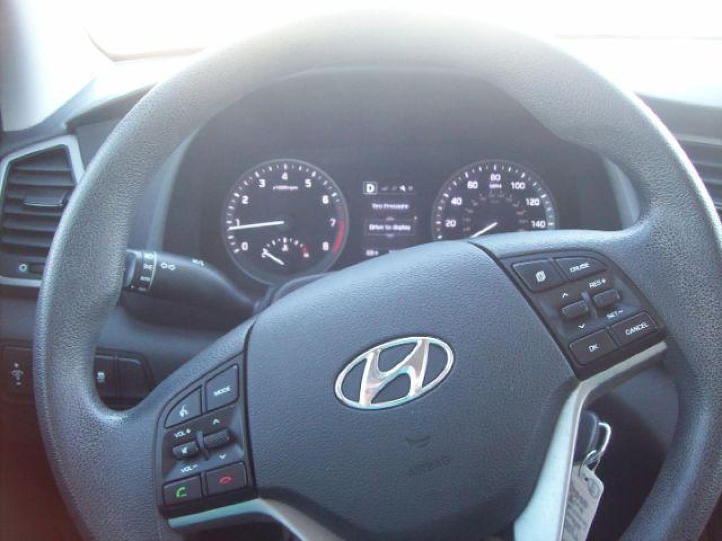 2017 Blue /Black, cloth Hyundai Tucson SE (KM8J23A43HU) with an 2.0L L4 DOHC 16V engine, 6-Speed Automatic transmission, located at 605 West Oak Street, West, TX, 76691, (254) 826-5852, 31.803501, -97.098549 - Photo#8